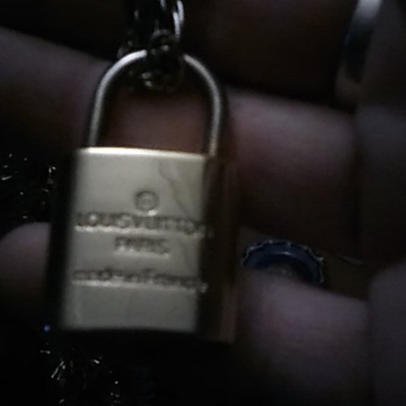 LV lock on chain - Picture 2 of 2